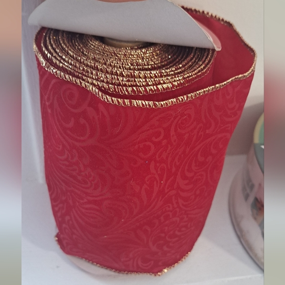 Bundle Of 6 Traditional Christmas Wired Ribbon. - Picture 2 of 13